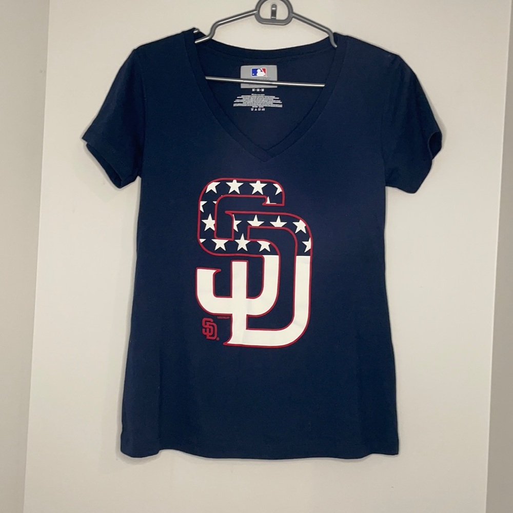 San Diego Padres womens v neck T-shirt size medium